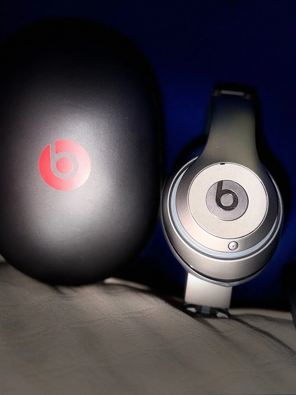 BEATS Wireless Over-Ear Headphones - Silver